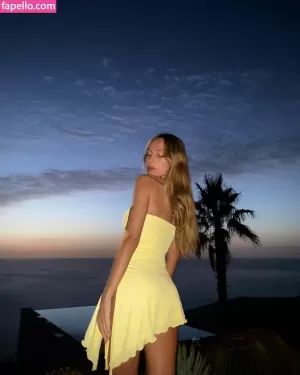 ester-exposito thumbnail #401153
