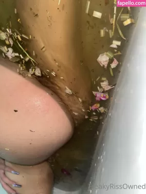 freakyriss thumbnail #3636423