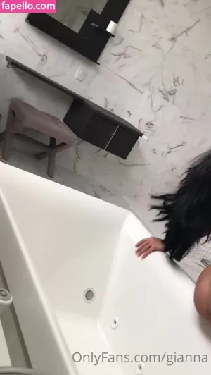 gianna thumbnail #371172