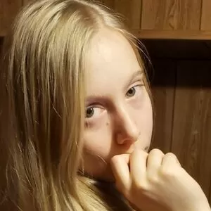 gwenharveyx50 thumbnail #1860365