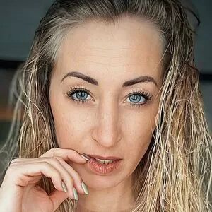 hey-leonie thumbnail #3832309