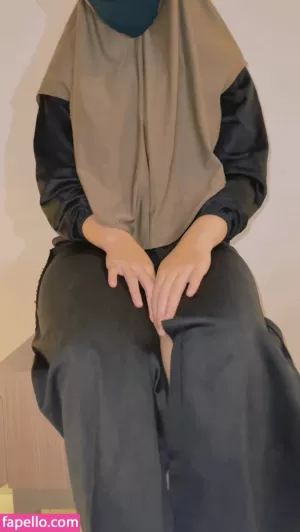 hijab-camilla thumbnail #3785893