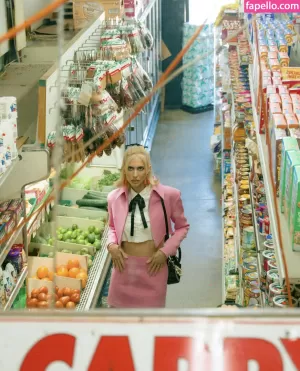 hila-klein thumbnail #2537798