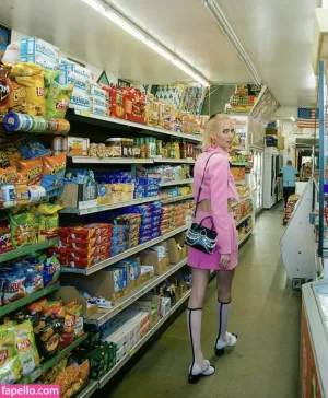 hila-klein thumbnail #2537797