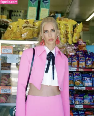 hila-klein thumbnail #2537795