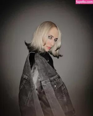 hila-klein thumbnail #2537794