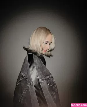 hila-klein thumbnail #2537793