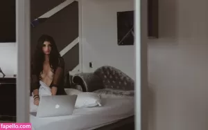 holly-shit-hollyshit thumbnail #1876941