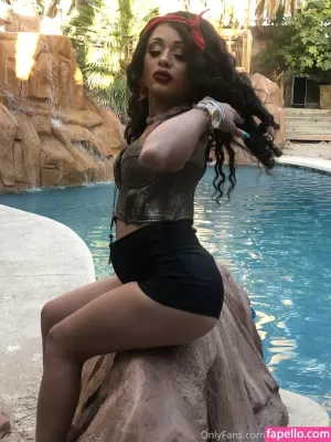 hollyhendrix thumbnail #3444668