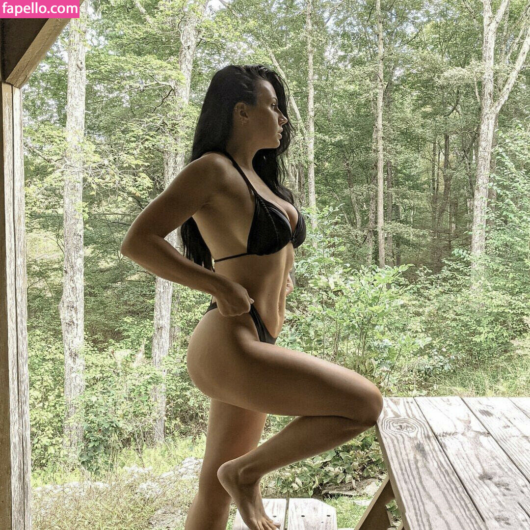 Hot Travel Mom-3