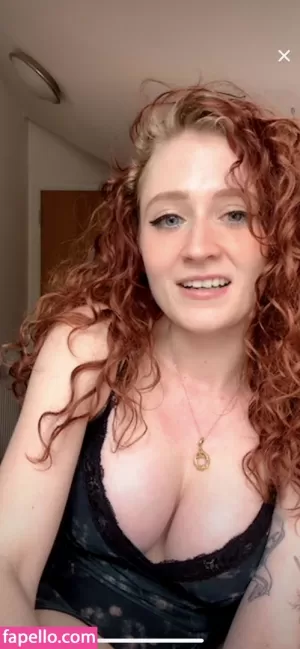 janet-devlin thumbnail #533255