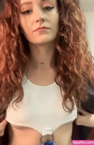 janet-devlin thumbnail #533254
