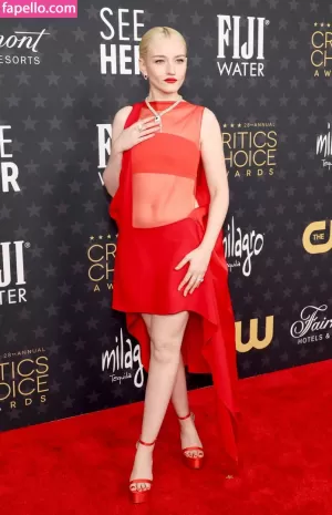 julia-garner thumbnail #3222681