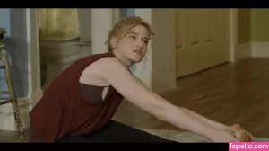 julia-garner thumbnail #3222680