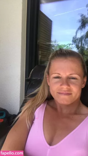 julia-simic thumbnail #1927680