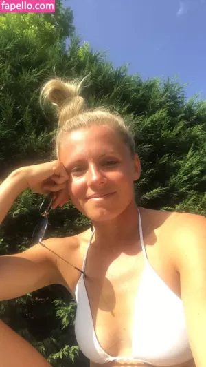 julia-simic thumbnail #1927685