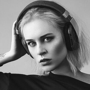 lucy-pinder – I Nudes – Celeb Nudes