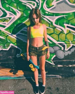 kristina-rybalchenko thumbnail #1972320
