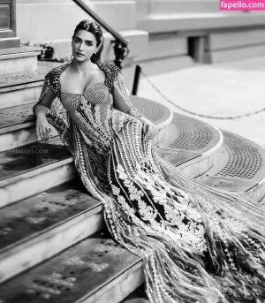 kriti-sanon thumbnail #3426619