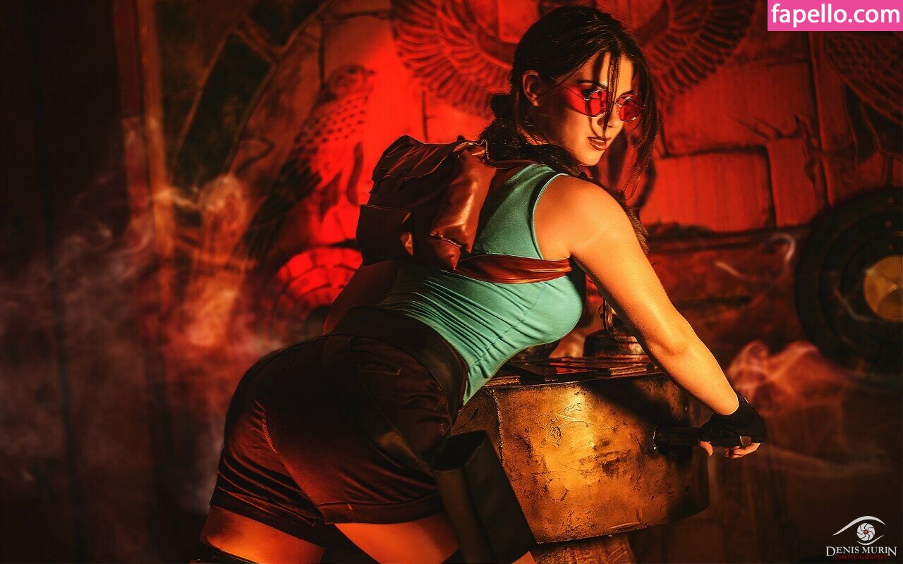 Lara Croft Cosplay-2