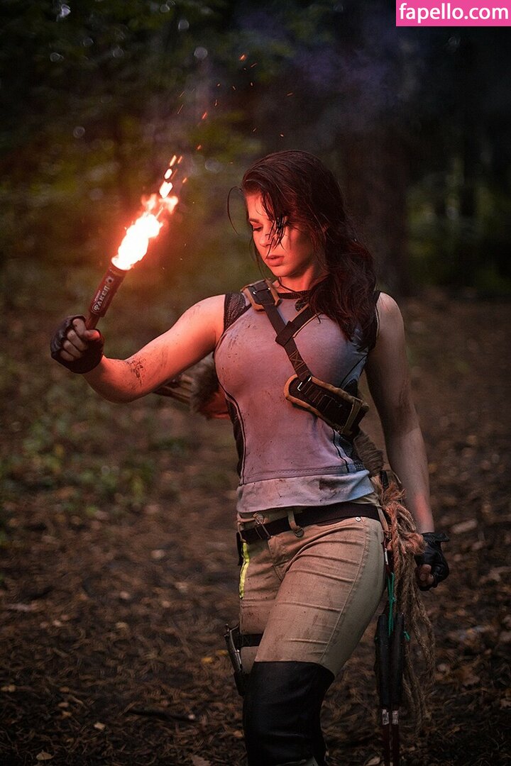 Lara Croft Cosplay-3