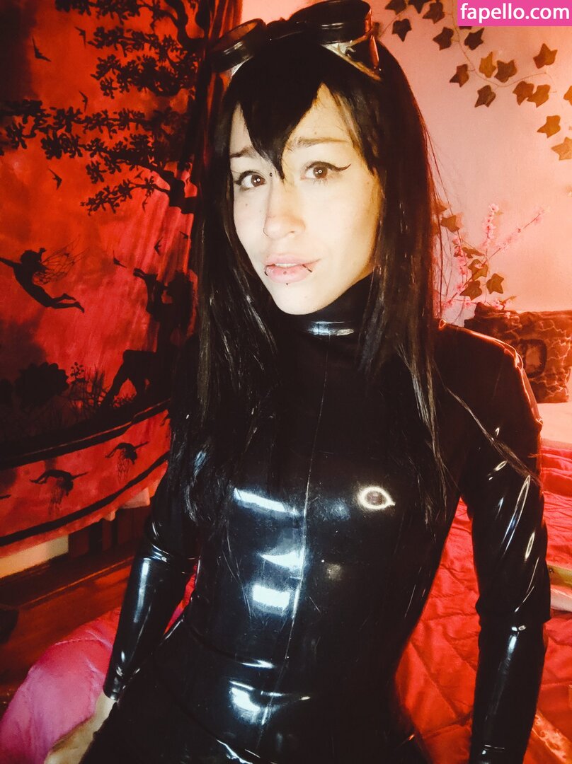 Latex Umbra-3