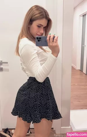 laura-sanguinar thumbnail #1987006