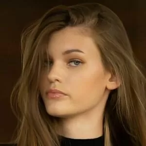 laurafermann thumbnail #1987411