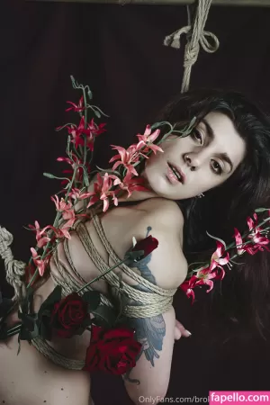 lauretta thumbnail #805755