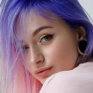 leah-larsh thumbnail #1991671