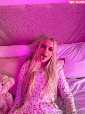 leilabirch-1 thumbnail #6119043