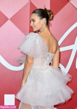 lily-james thumbnail #971729