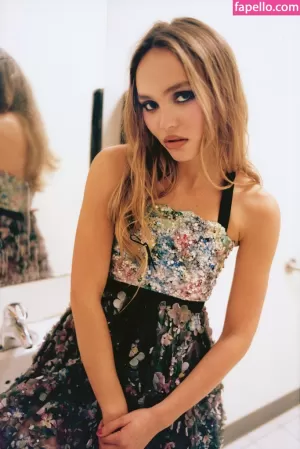 lily-rose-depp thumbnail #423936