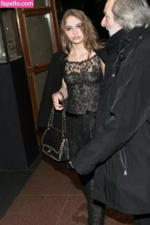 lily-rose-depp thumbnail #423578