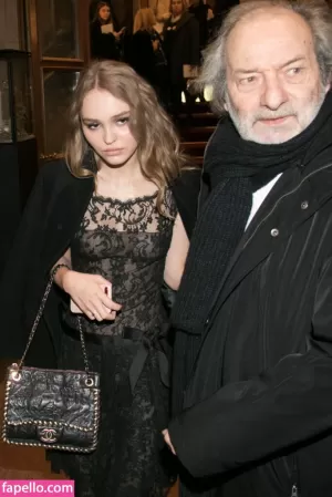 lily-rose-depp thumbnail #423577