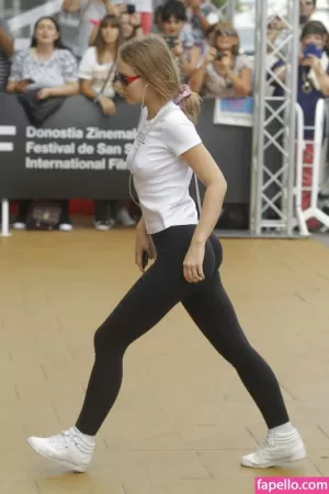 lily-rose-depp thumbnail #423576