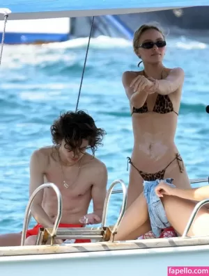 lily-rose-depp thumbnail #423572