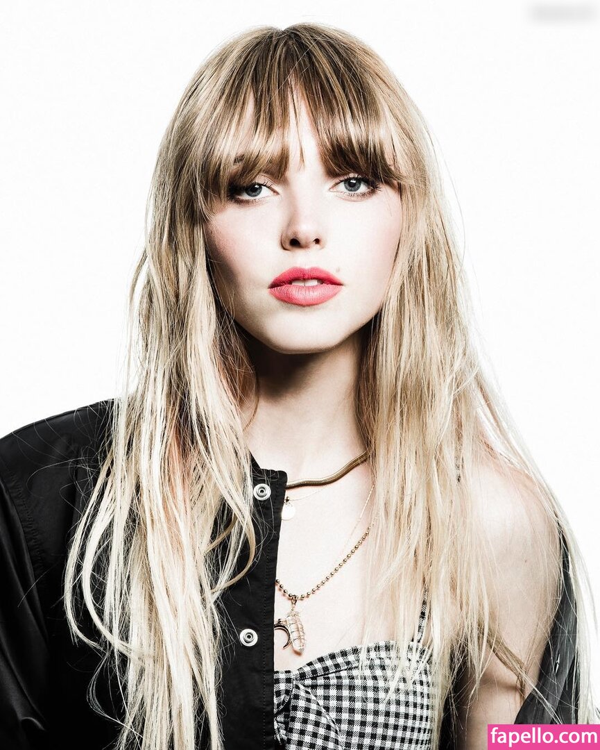 Lina Larissa Strahl-2