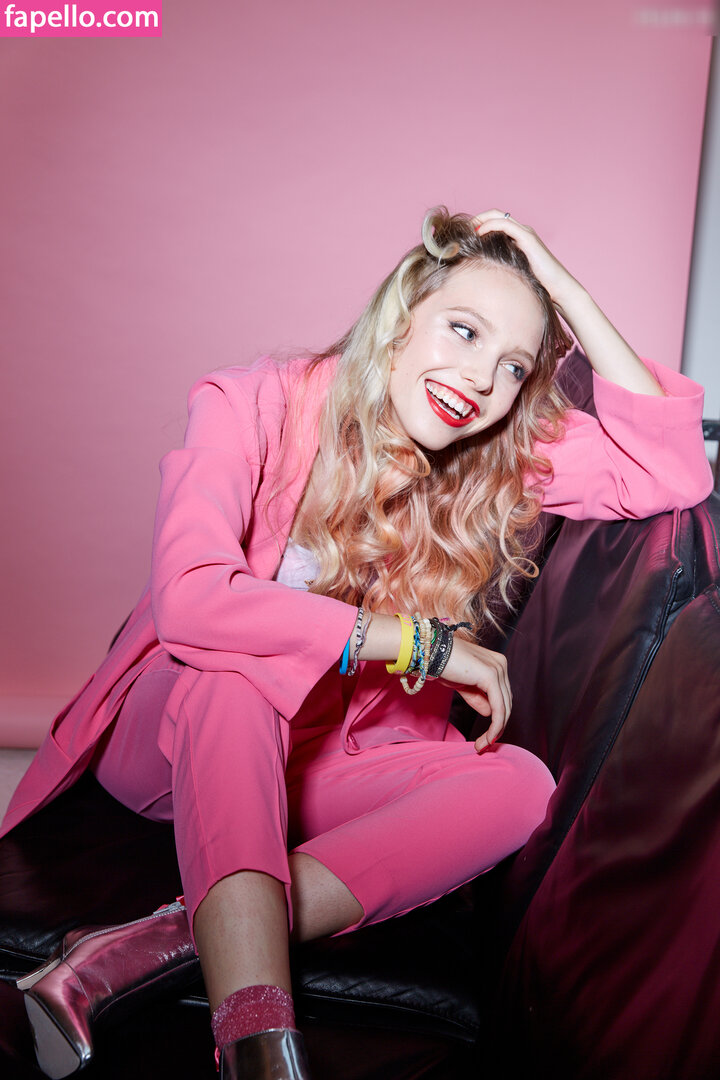 Lina Larissa Strahl-1