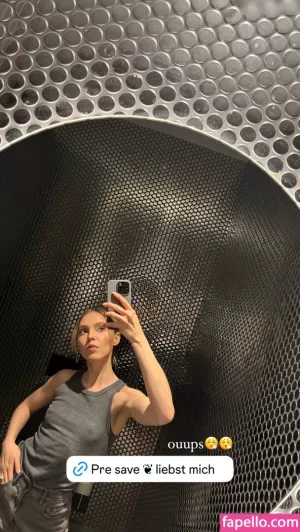 lina-larissa-strahl thumbnail #6093223