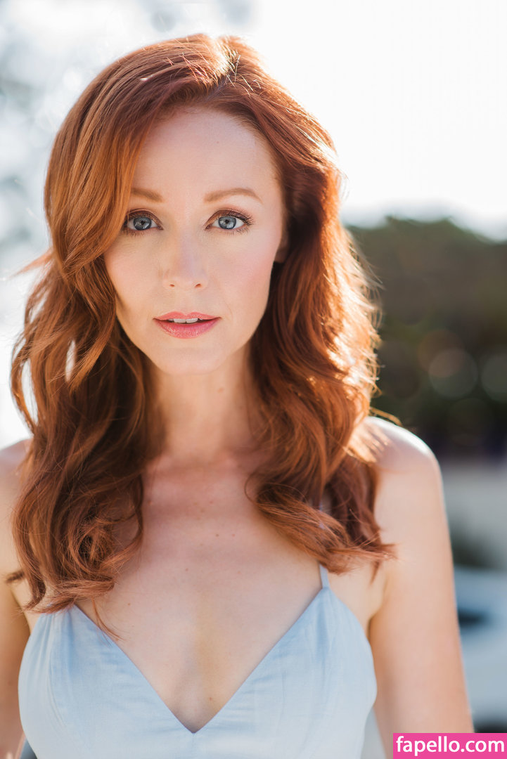 Lindy Booth-3