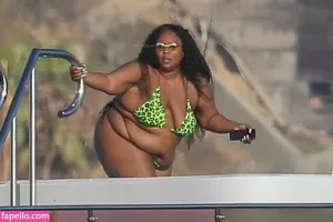 lizzo thumbnail #997705