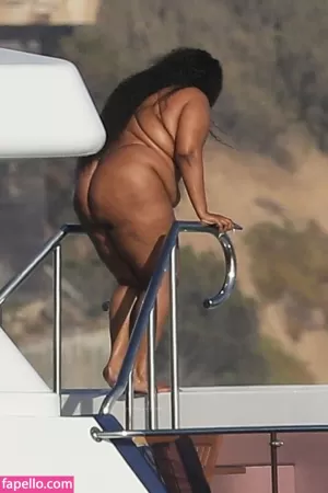 lizzo thumbnail #997703