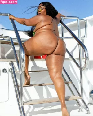 lizzo thumbnail #997701