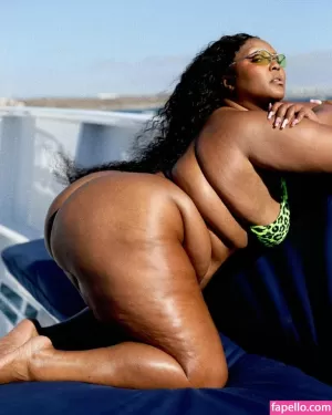 lizzo thumbnail #997699
