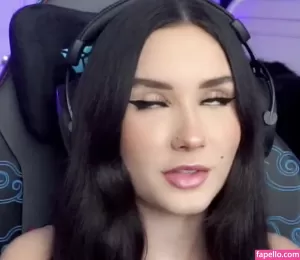 lyndi thumbnail #1337624