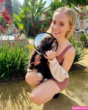madilyn-bailey thumbnail #2040080