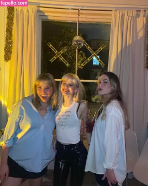 maisie-peters thumbnail #897241
