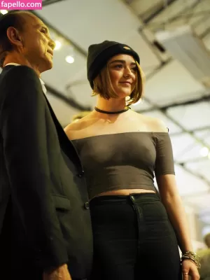maisie-williams thumbnail #606464