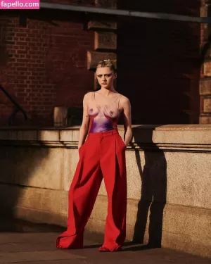 maisie-williams thumbnail #606209